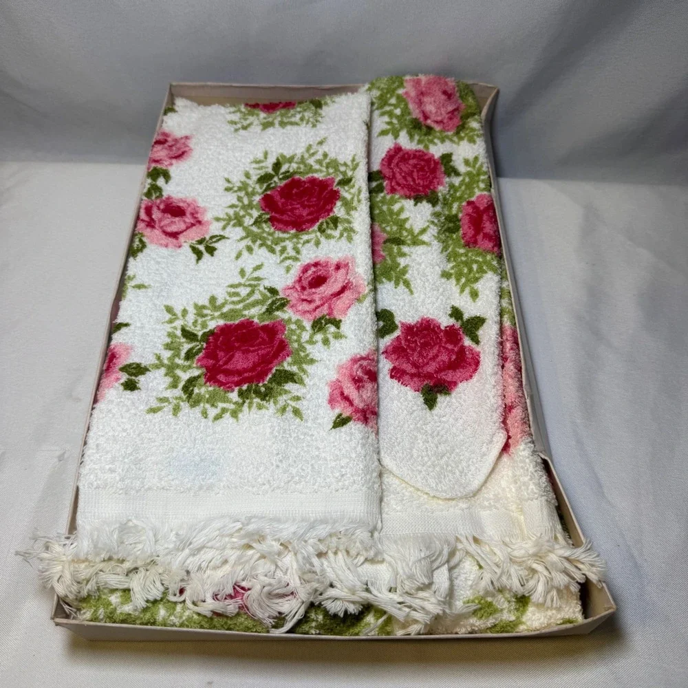 Vintage Cannon Cotton Bath Hand Towel Washcloth Set Pink Rose Floral Fringe USA
